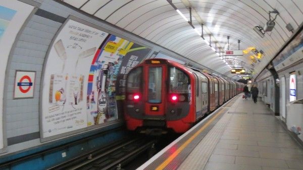 Kecanggihan Kereta Antar Kota: Simbol Kemajuan Transportasi Modern di Indonesia